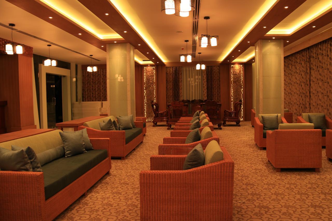 Eastern Palace Hotel Mandalay Buitenkant foto