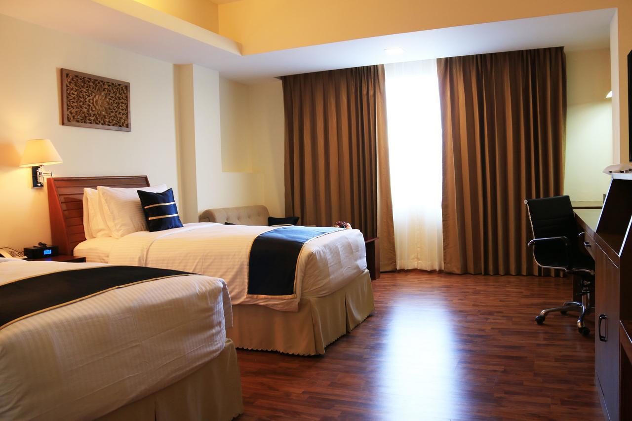 Eastern Palace Hotel Mandalay Buitenkant foto