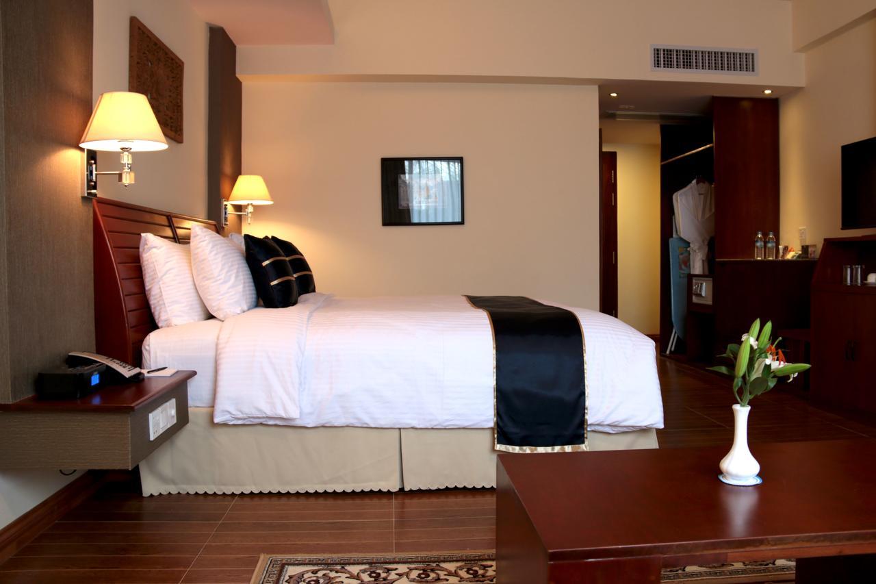 Eastern Palace Hotel Mandalay Buitenkant foto