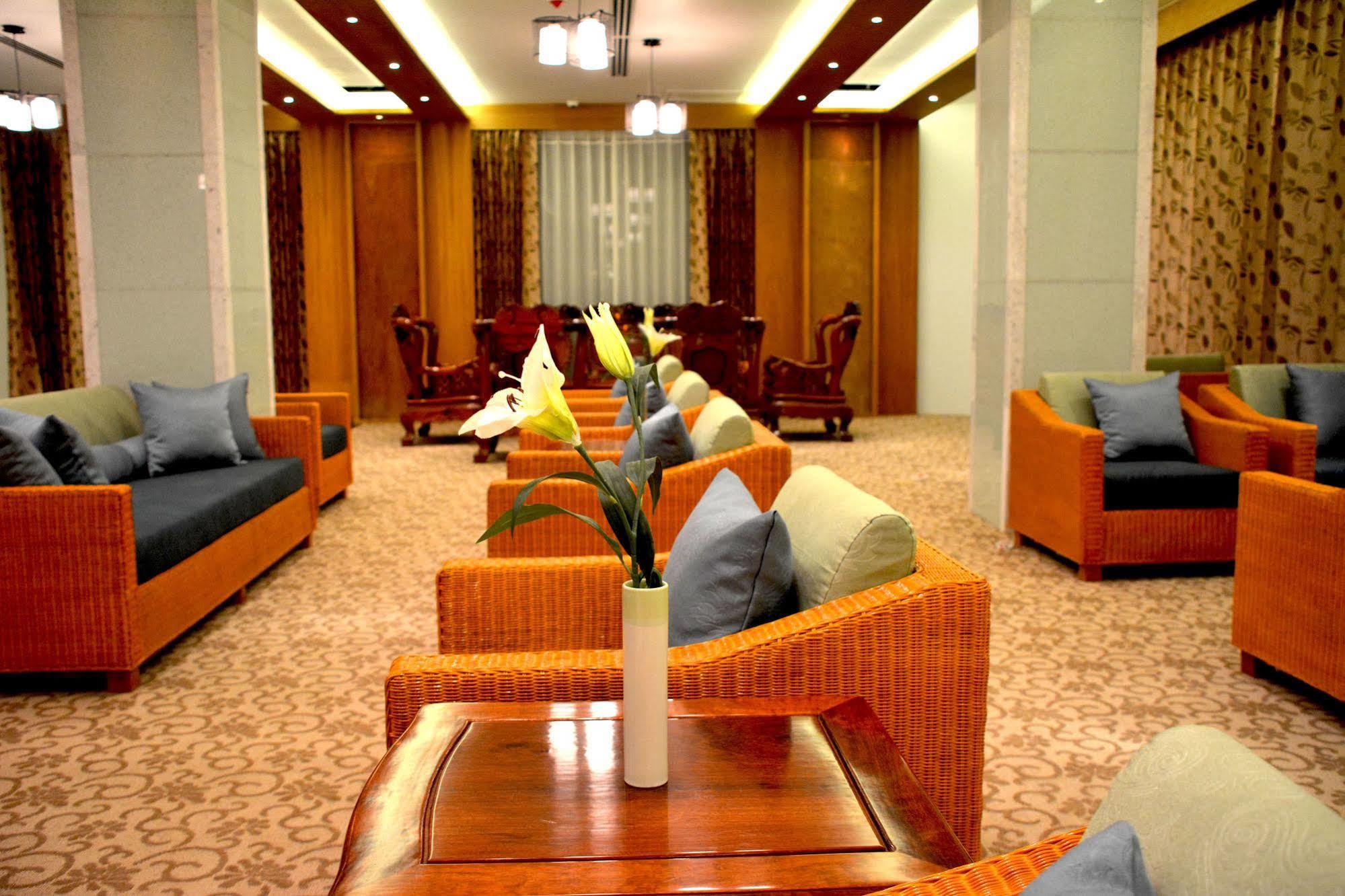 Eastern Palace Hotel Mandalay Buitenkant foto