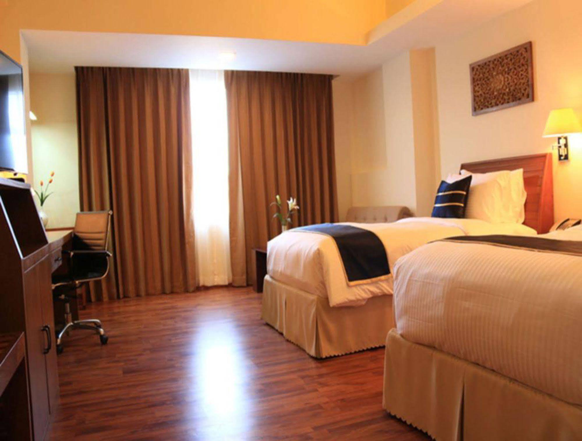 Eastern Palace Hotel Mandalay Buitenkant foto
