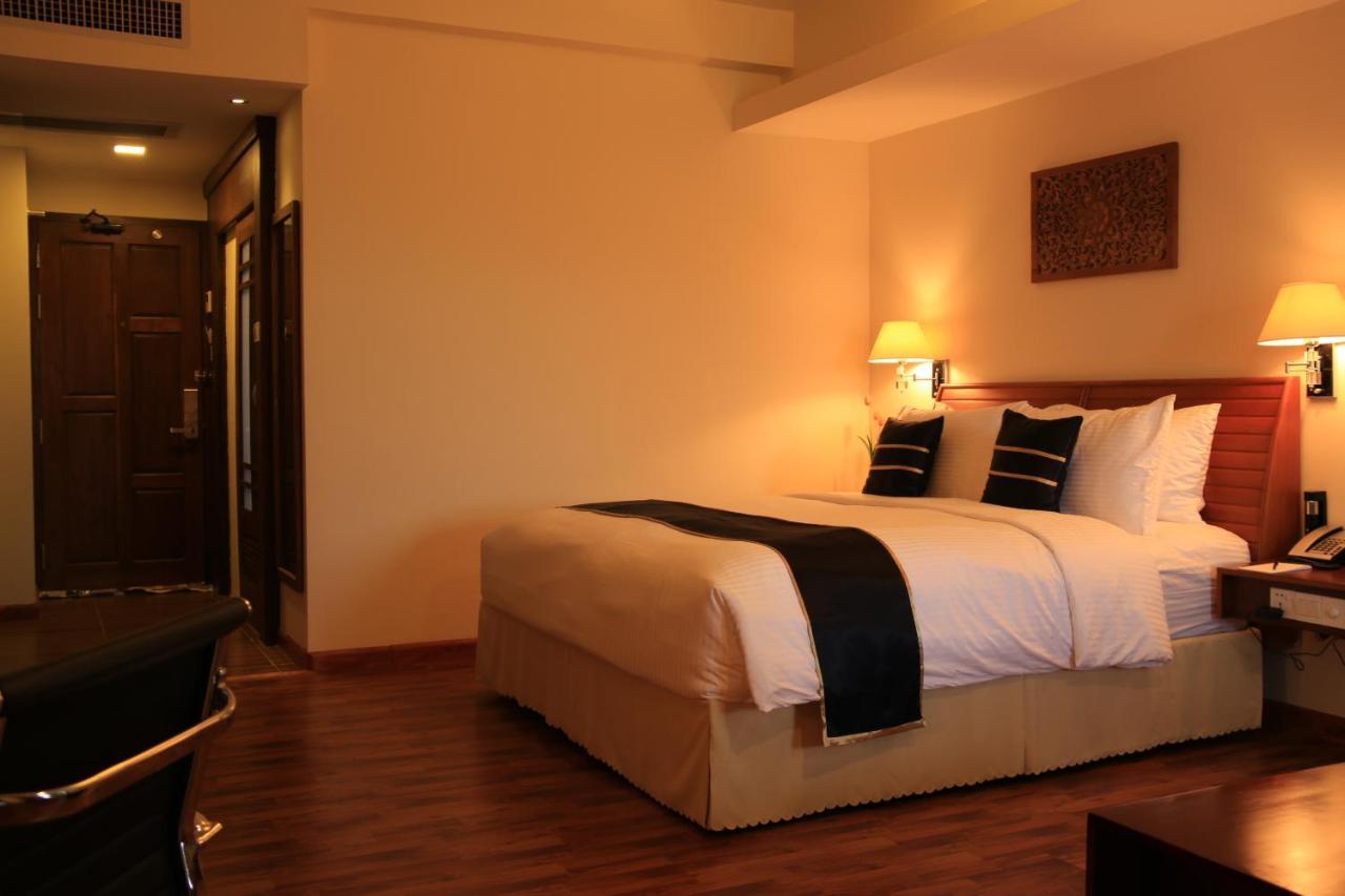 Eastern Palace Hotel Mandalay Buitenkant foto